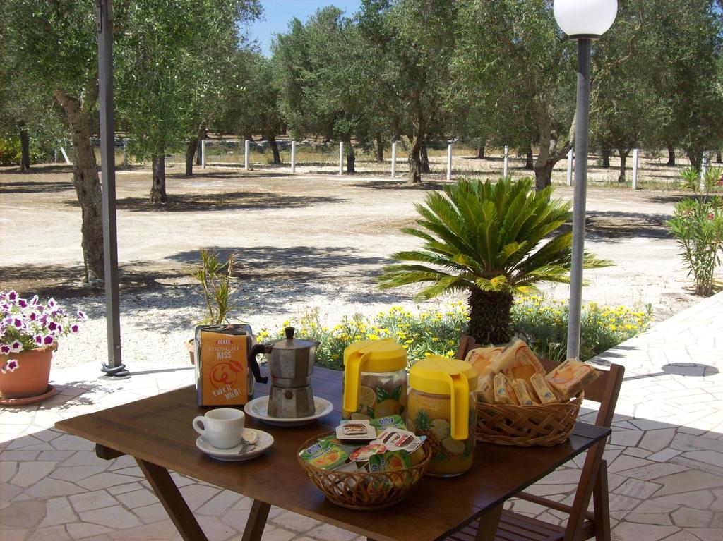 Otranto Le Sancinare Bed and Breakfast Casamassella Εξωτερικό φωτογραφία